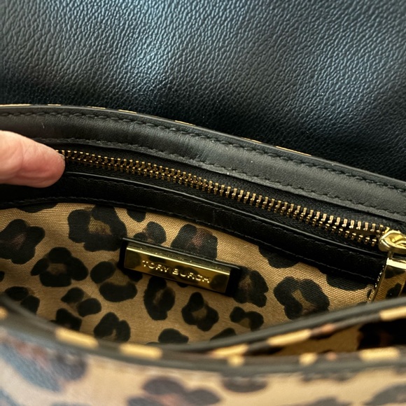 Stylish Tory Burch Leopard Print Crossbody Bag - Picture 6 of 9